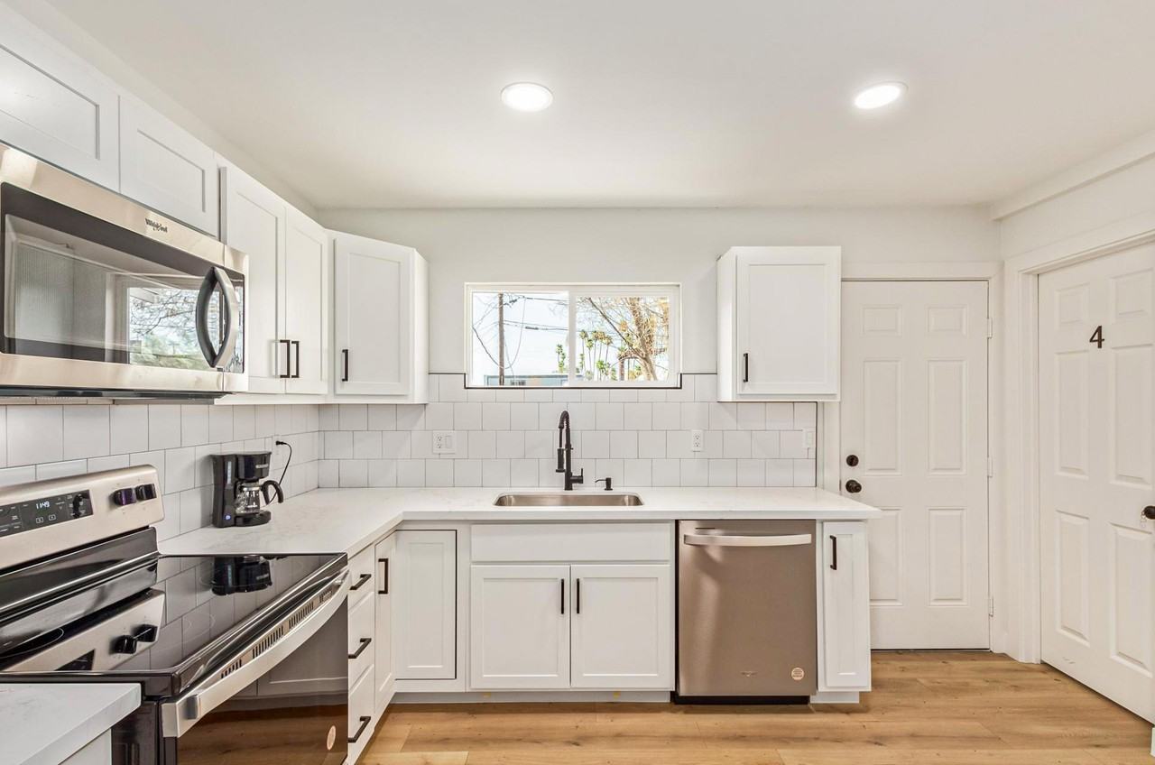 E Monroe St - Photo 7 of 12