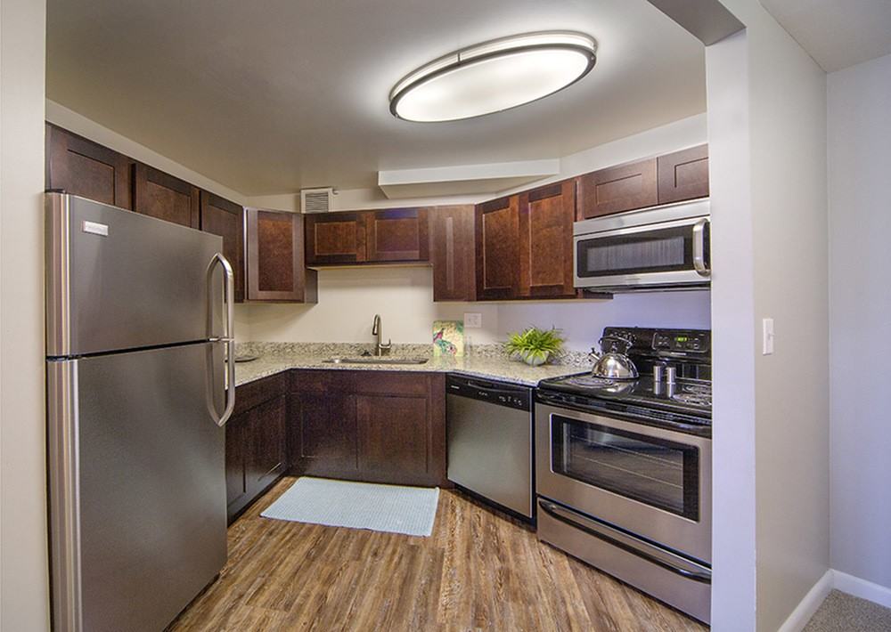 Riverfront Towers - Photo 4 of 103