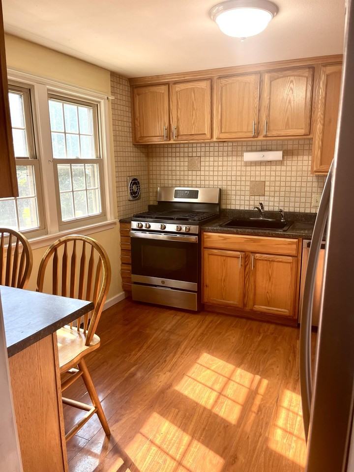 385 Hartford Ave #1 - Photo 4 of 20