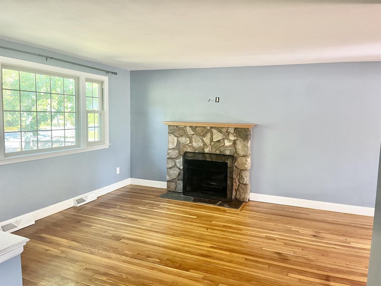 385 Hartford Ave #1 - Photo 5 of 20