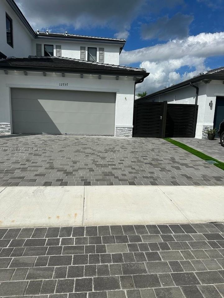 12757 Sw 210th Ter - Photo 2 of 8