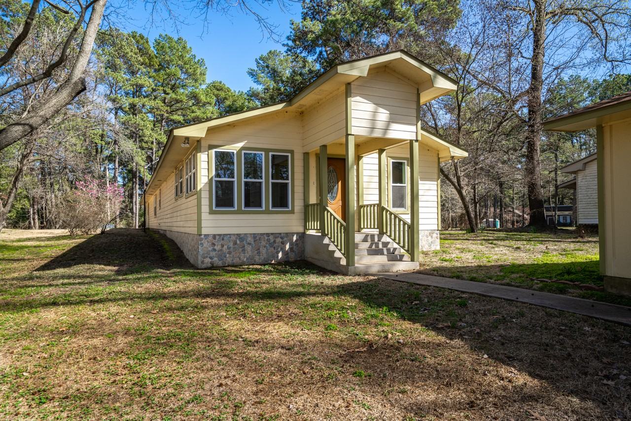 275 Lake Dr - Photo 2 of 31