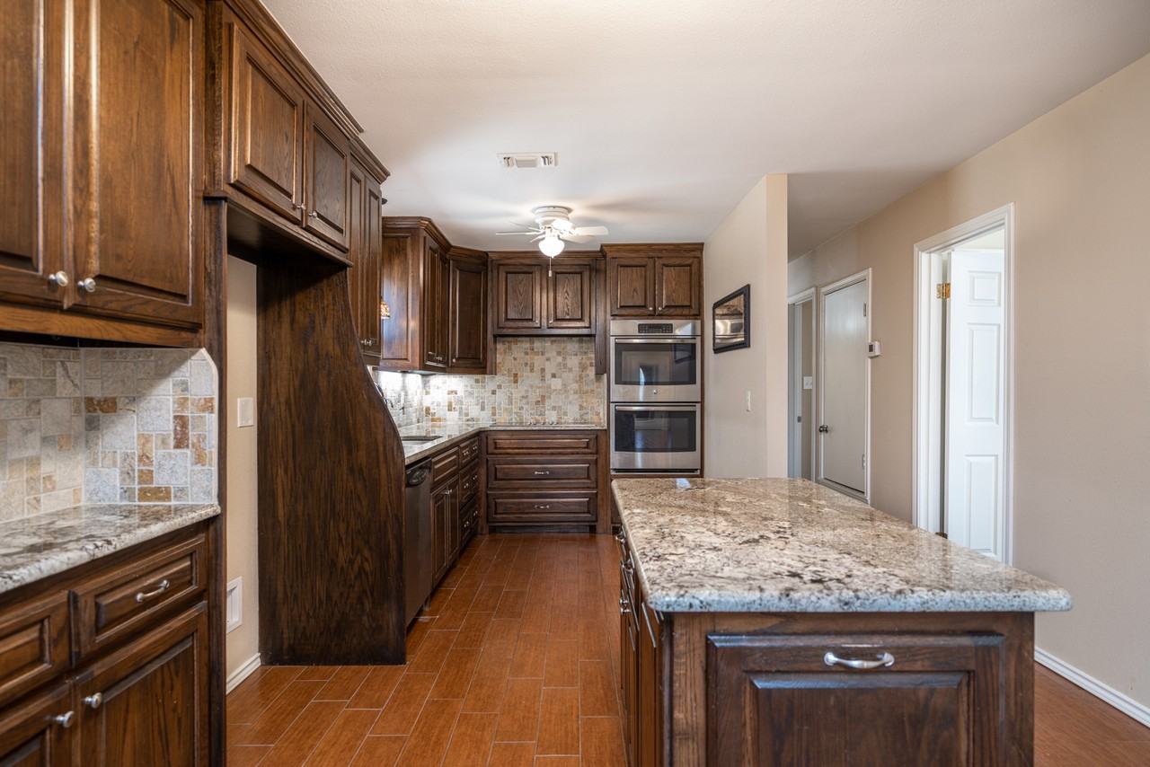 275 Lake Dr - Photo 3 of 31