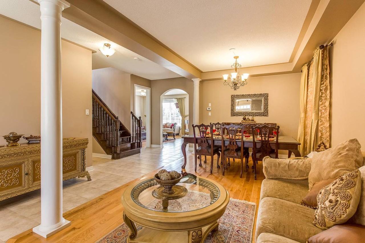 48 Covebank Crescent - Photo 3 of 9