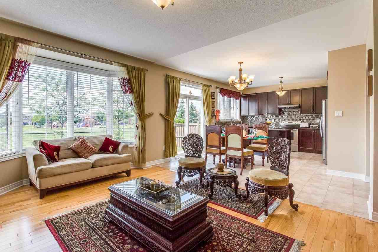 48 Covebank Crescent - Photo 2 of 9