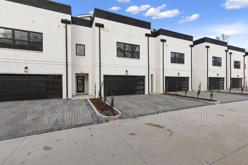 225 S Bilbro Ave - Photo 4 of 46