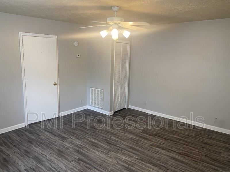 530 E State St #A - Photo 2 of 9