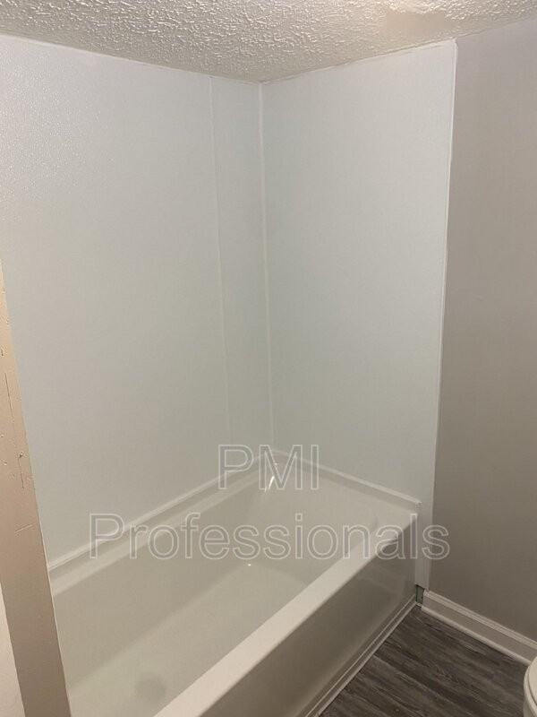 530 E State St #A - Photo 3 of 9
