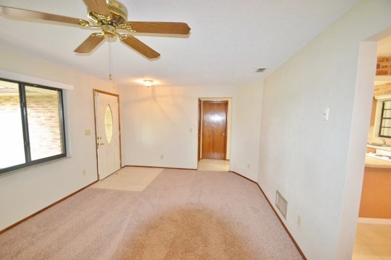 824 Upland Dr - Photo 3 of 9