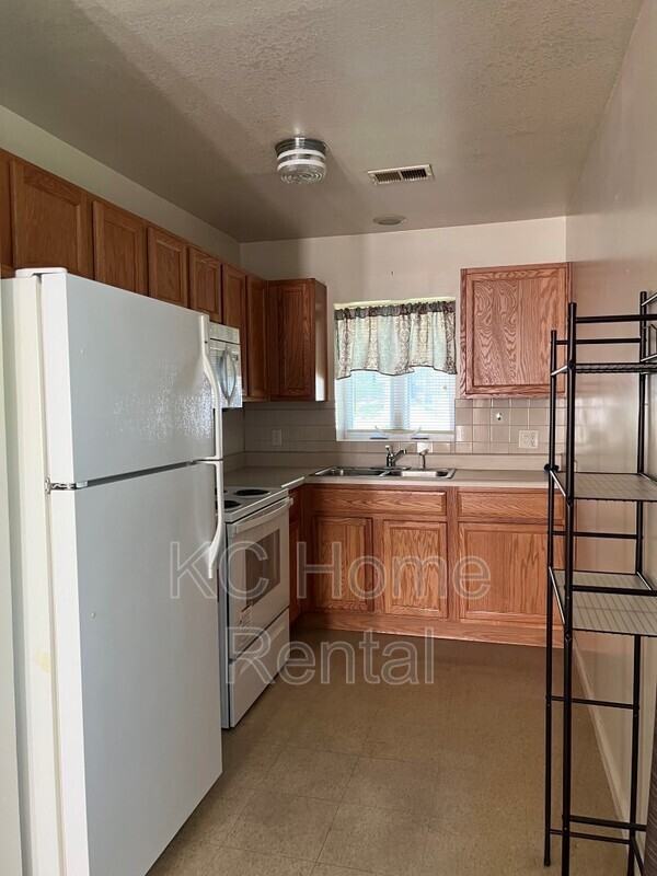 4319 Jackson Ave - Photo 3 of 21