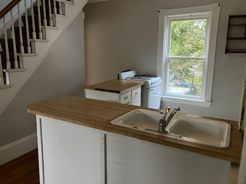 128 School St - Photo 3 of 10