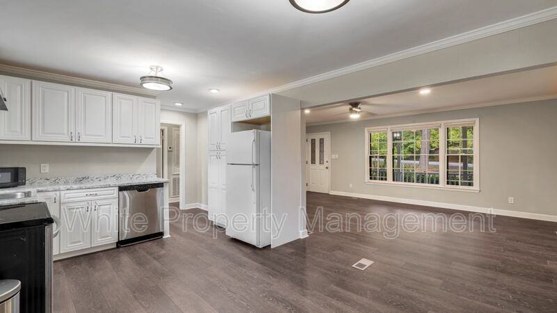 502 Plantation Rd - Photo 7 of 28