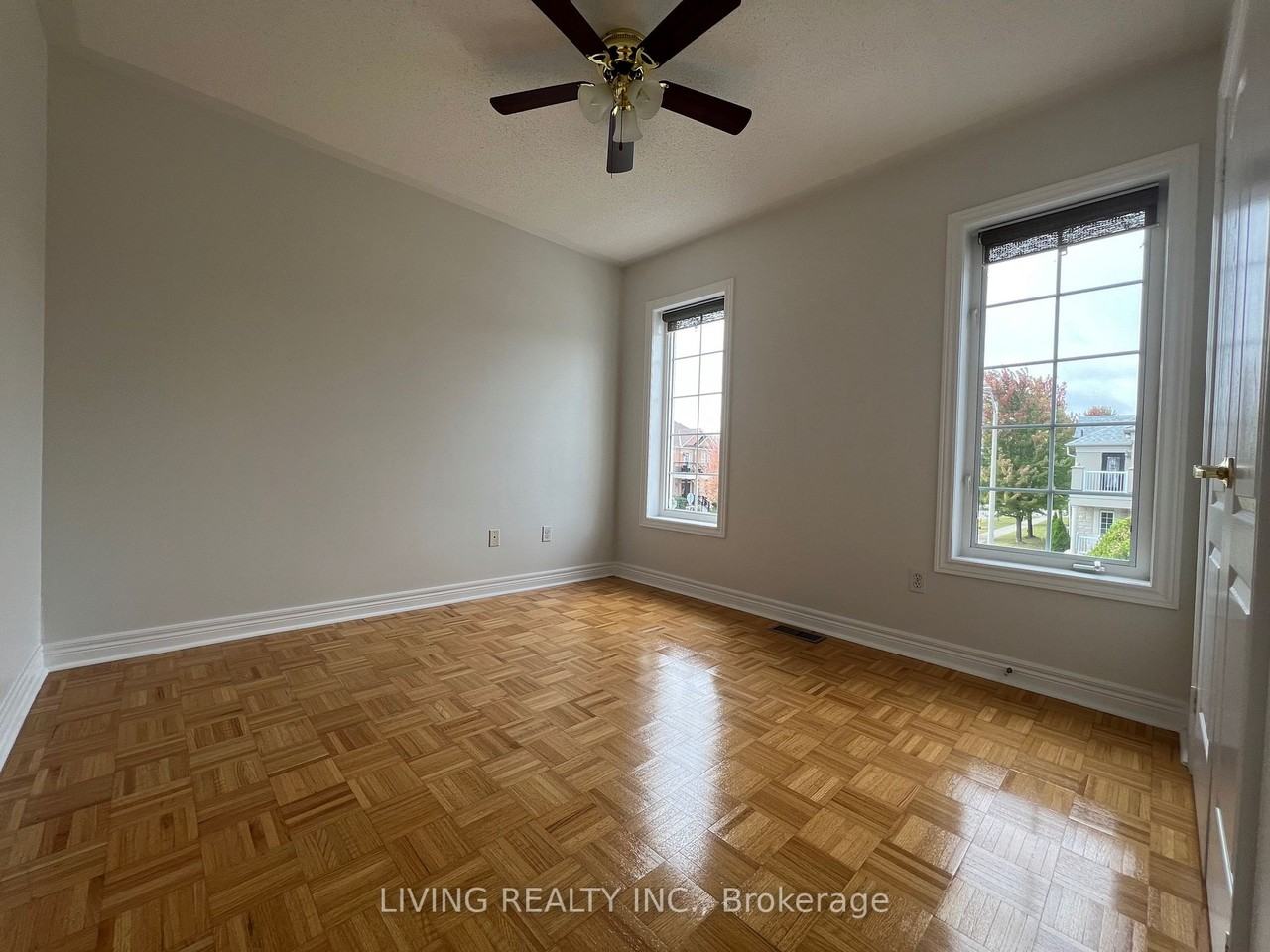 144 Fox Hound Crescent #None - Photo 2 of 6