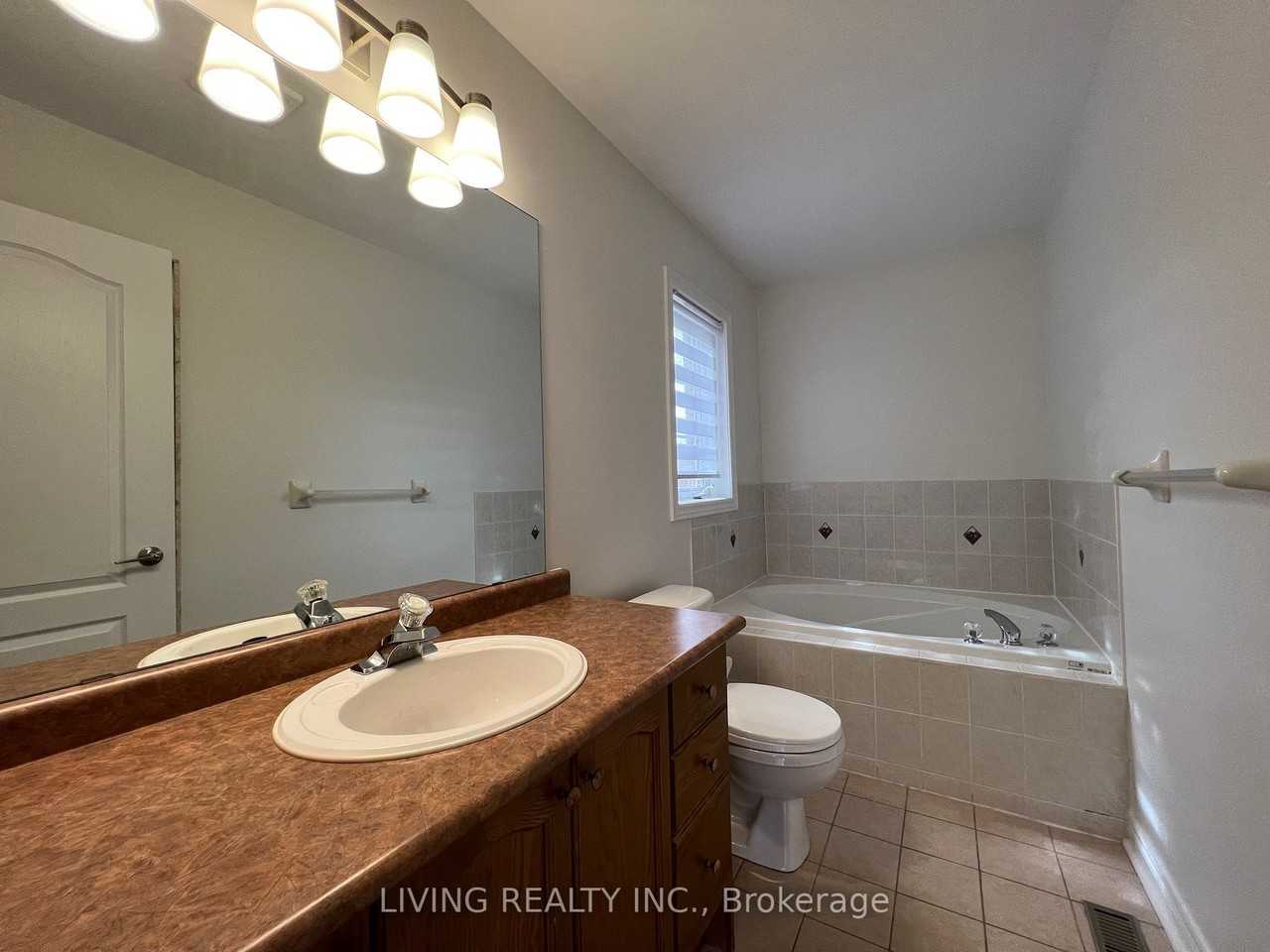 144 Fox Hound Crescent #None - Photo 3 of 6