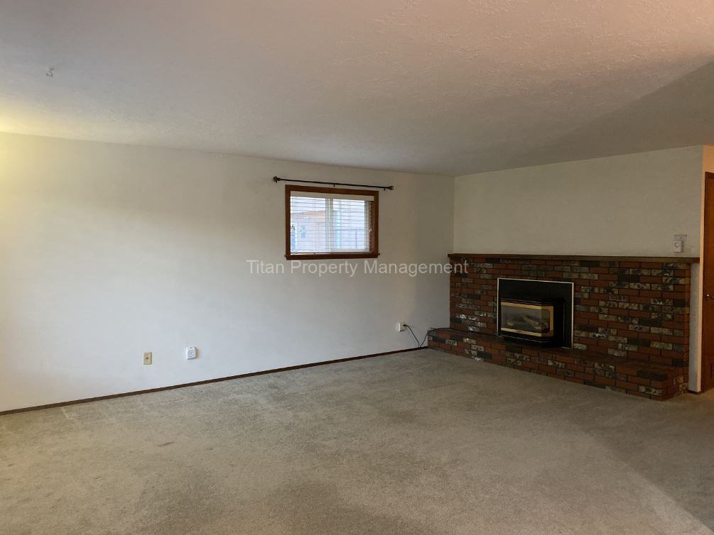 1032 Northeast 176th Avenue - Photo 3 of 15