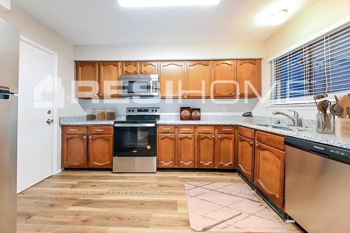 842 Apple Valley Dr - Photo 3 of 19