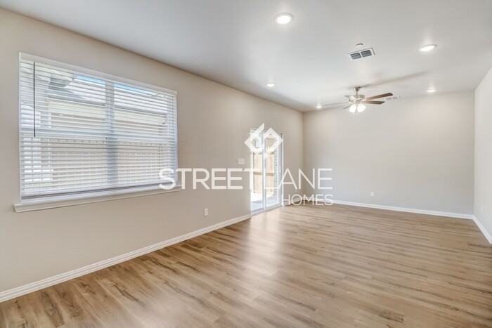1012 W Golden Ln - Photo 2 of 9