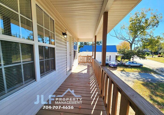 409 S Main St - Photo 2 of 20