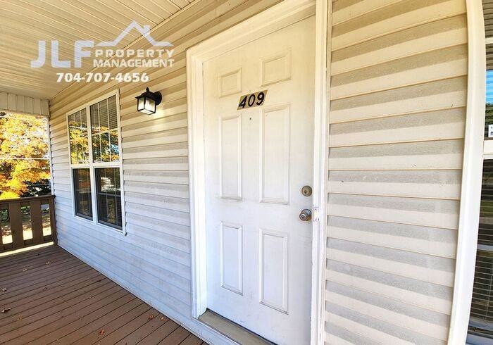 409 S Main St - Photo 3 of 20