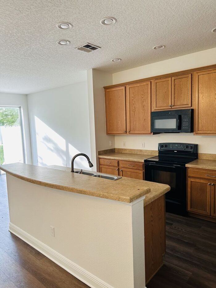 518 Lake Eagle Ln - Photo 2 of 13