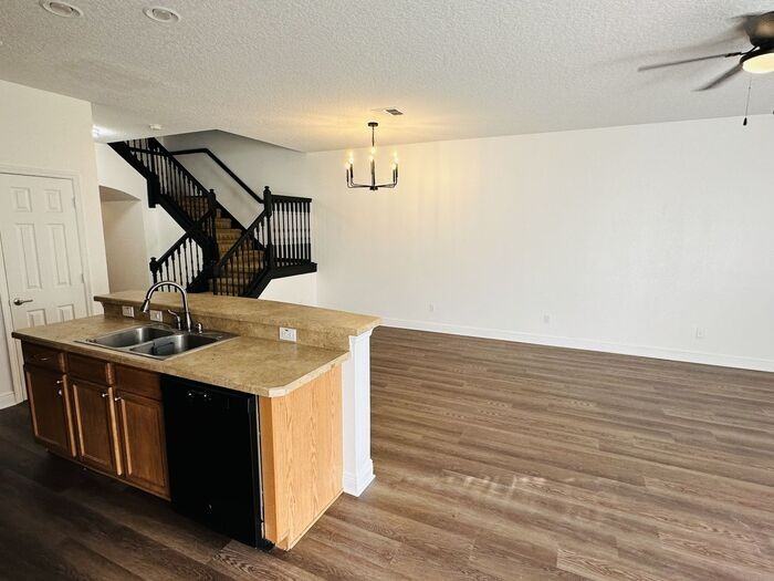 518 Lake Eagle Ln - Photo 3 of 13