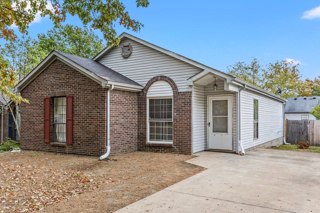 1342 The Kings Ct #1 - Photo 2 of 22