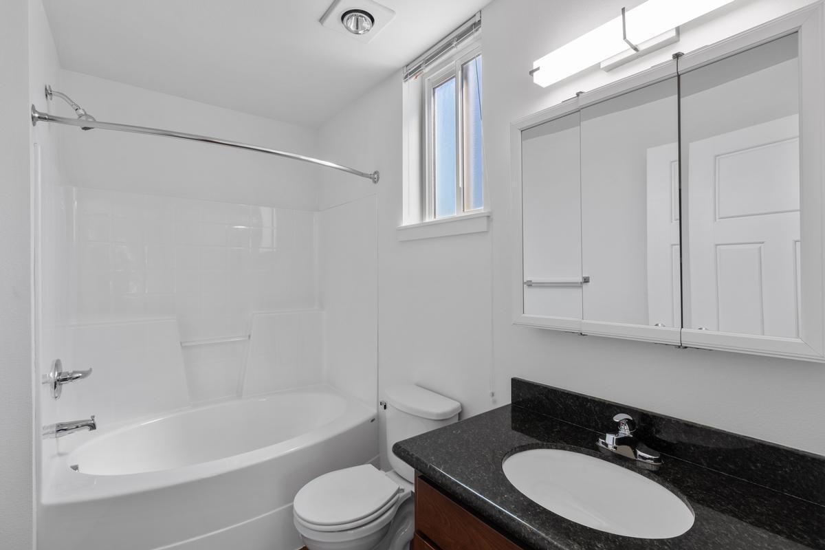 3003 Queensgate Dr - Photo 3 of 31