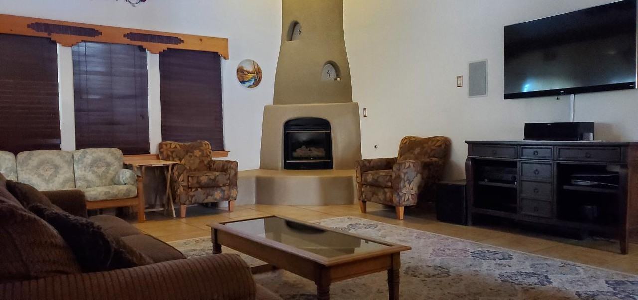 8405 Estates Dr Ne - Photo 2 of 12