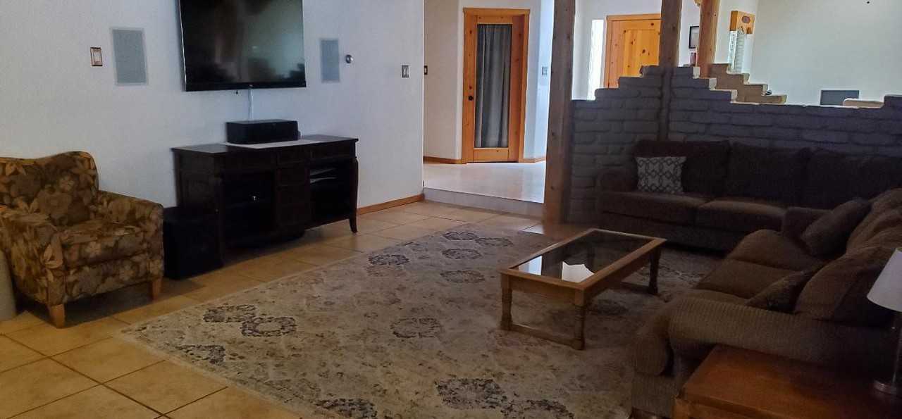 8405 Estates Dr Ne - Photo 3 of 12