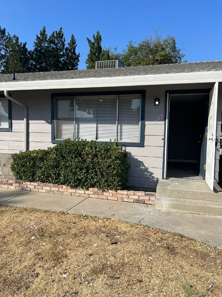 257 Brookdale Dr - Photo 3 of 26