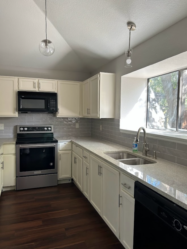 1412 Edelweiss Dr - Photo 2 of 14