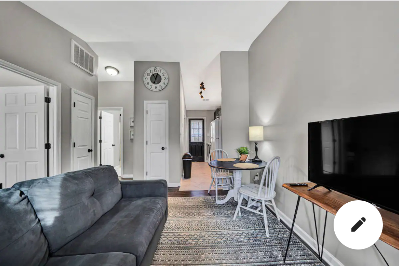 912 Kyle Ave Ne - Photo 2 of 17