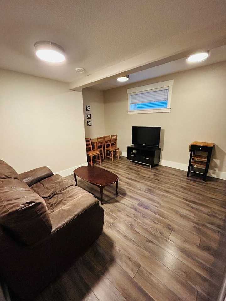 140B Comeau Cres - Photo 2 of 9