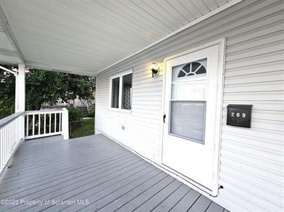 209 Lincoln Street - Photo 2 of 17