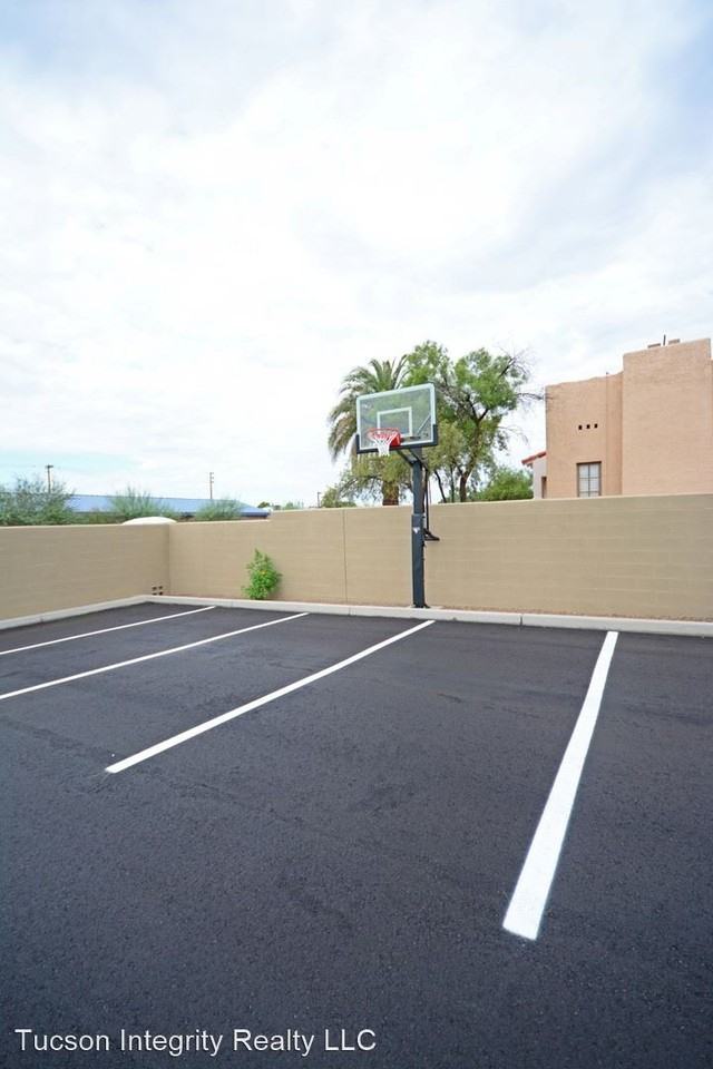 1533 E. 12th St. - Photo 2 of 12