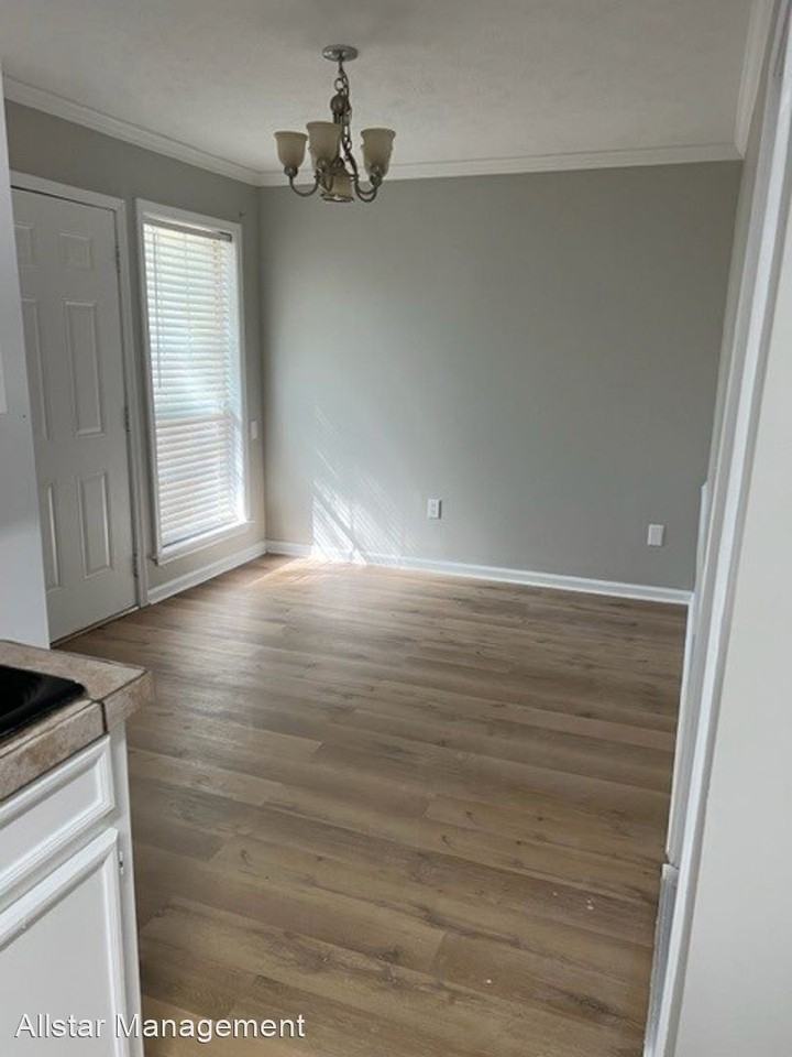 1841 Lincolnshire Blvd - Photo 2 of 13