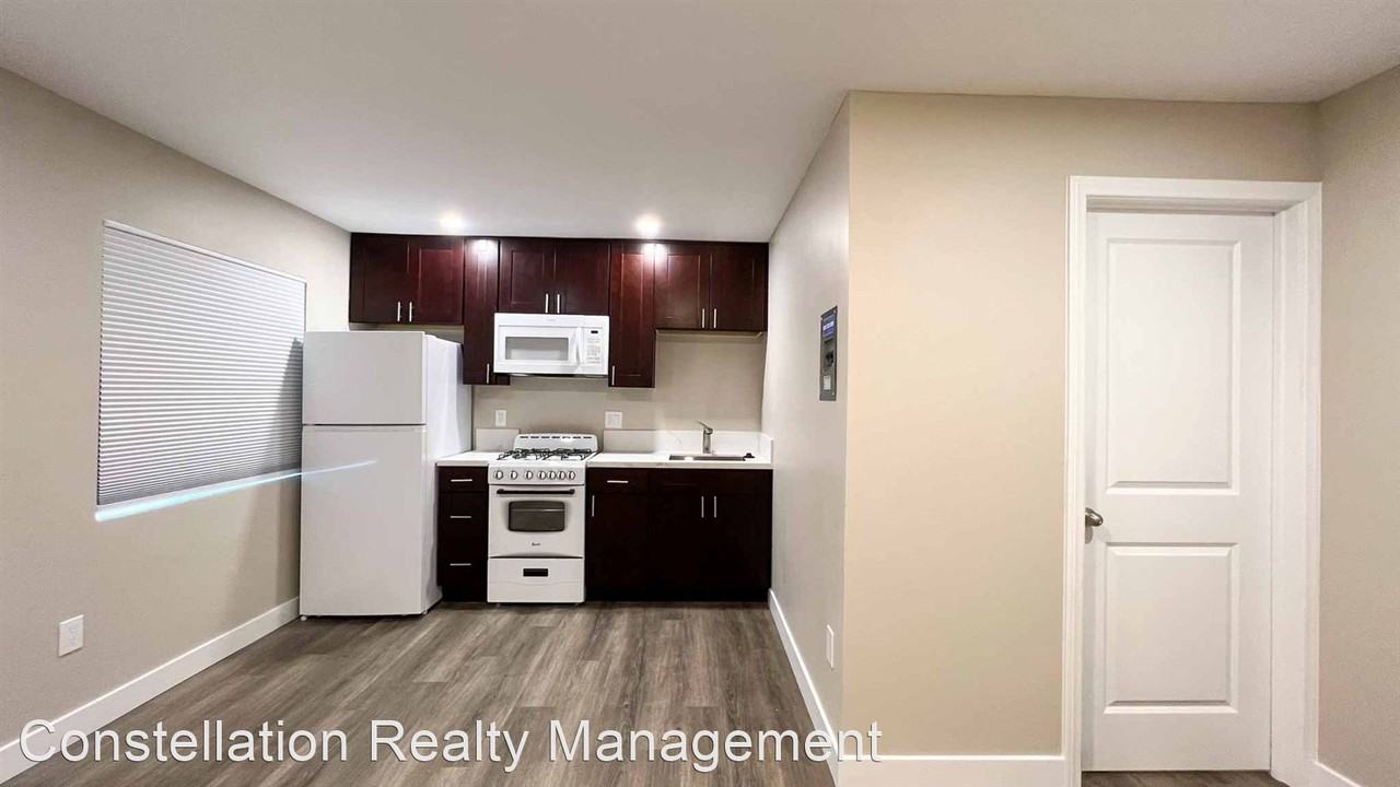 4325 Texas St - Photo 3 of 8