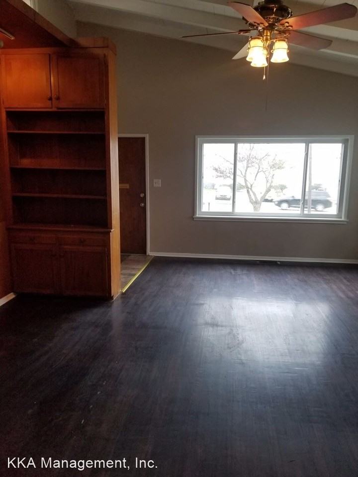 1709 Hillcrest Dr - Photo 2 of 11