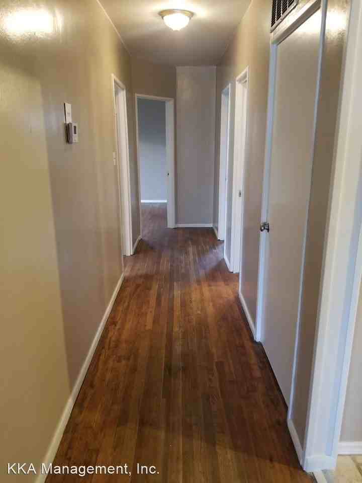 1709 Hillcrest Dr - Photo 3 of 11