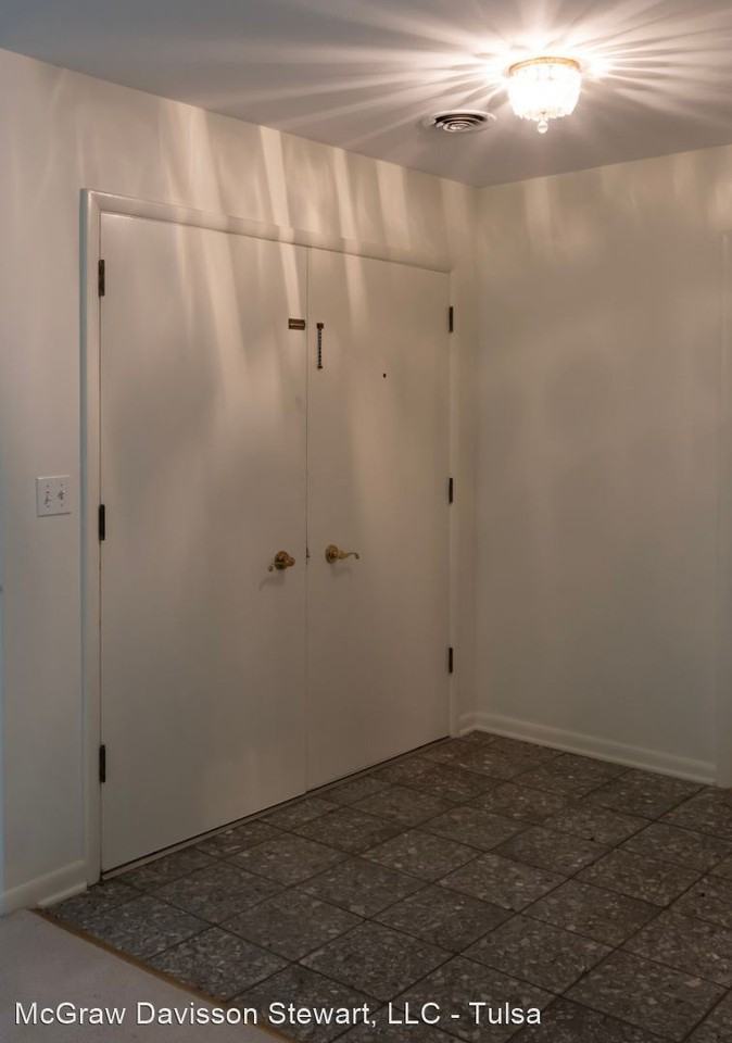 1720 E 59th Pl - Photo 3 of 28