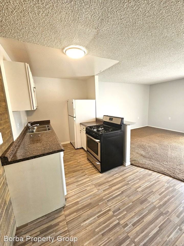 401 W.  6th St. - Photo 3 of 15