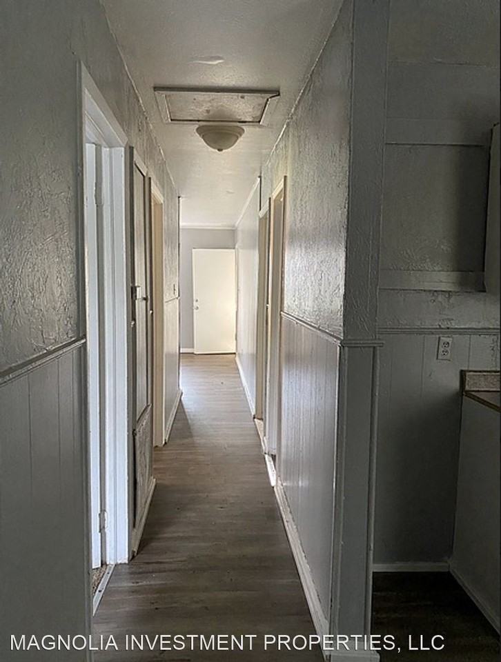 2618 Roosevelt Ave - Photo 2 of 7