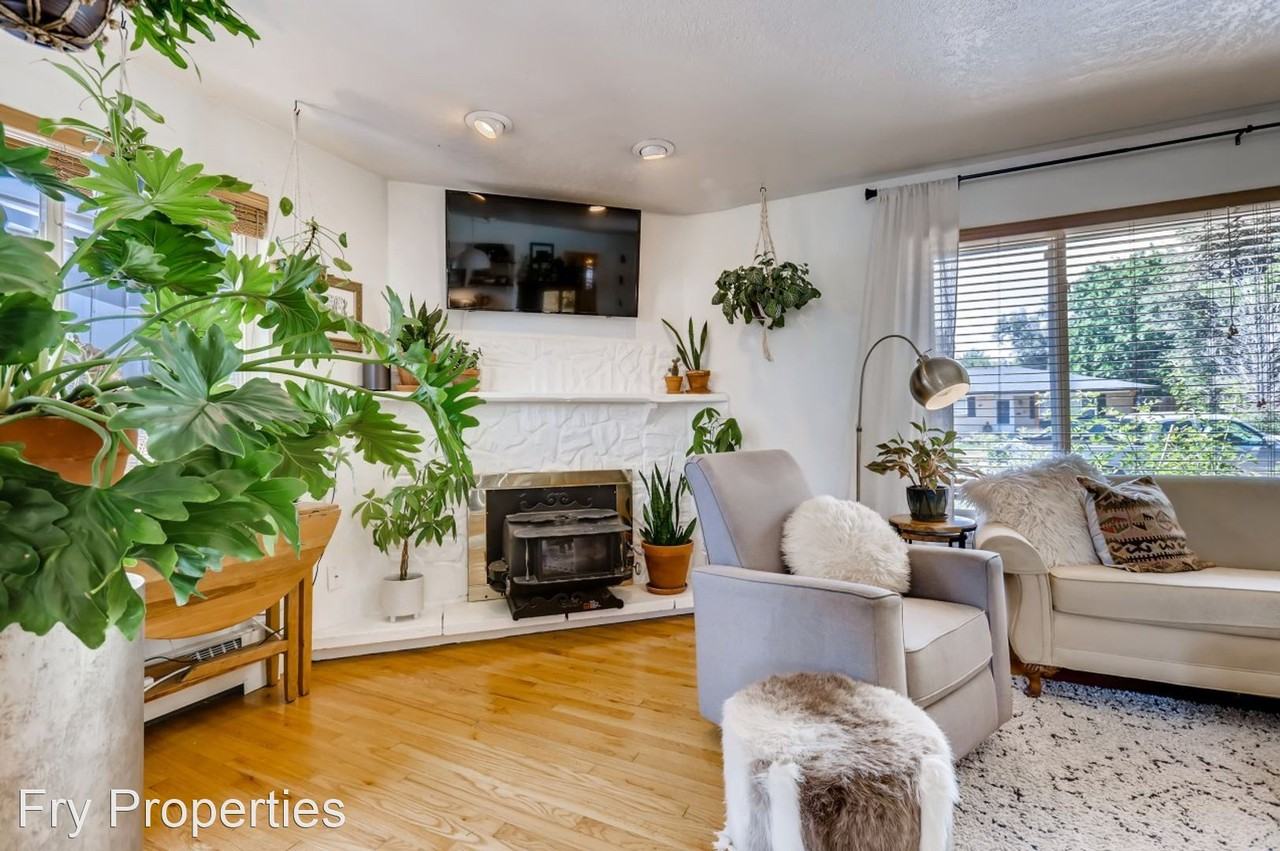 6184 Brentwood St - Photo 3 of 27