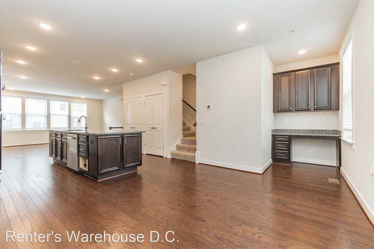 13372 Sherwood Park Ln - Photo 3 of 30