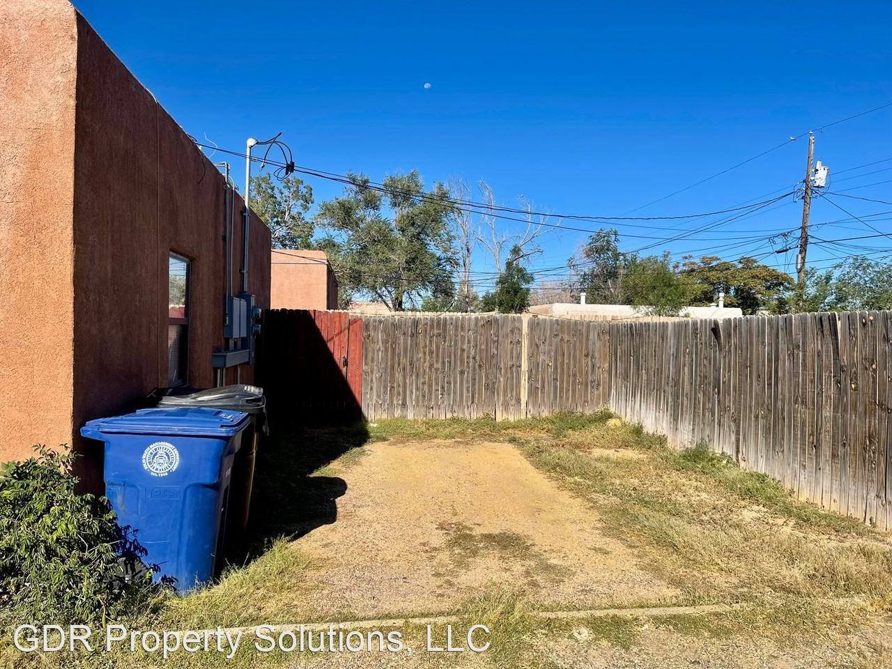 3531 Ross Ave Se - Photo 3 of 19