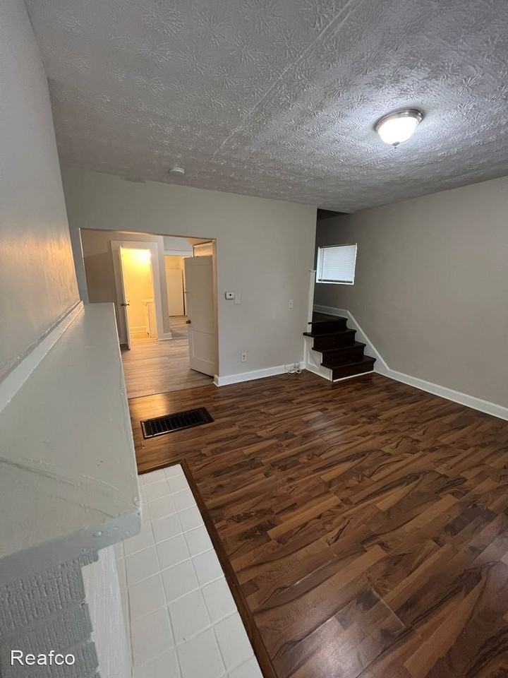 605-607 E Mithoff St - Photo 3 of 12