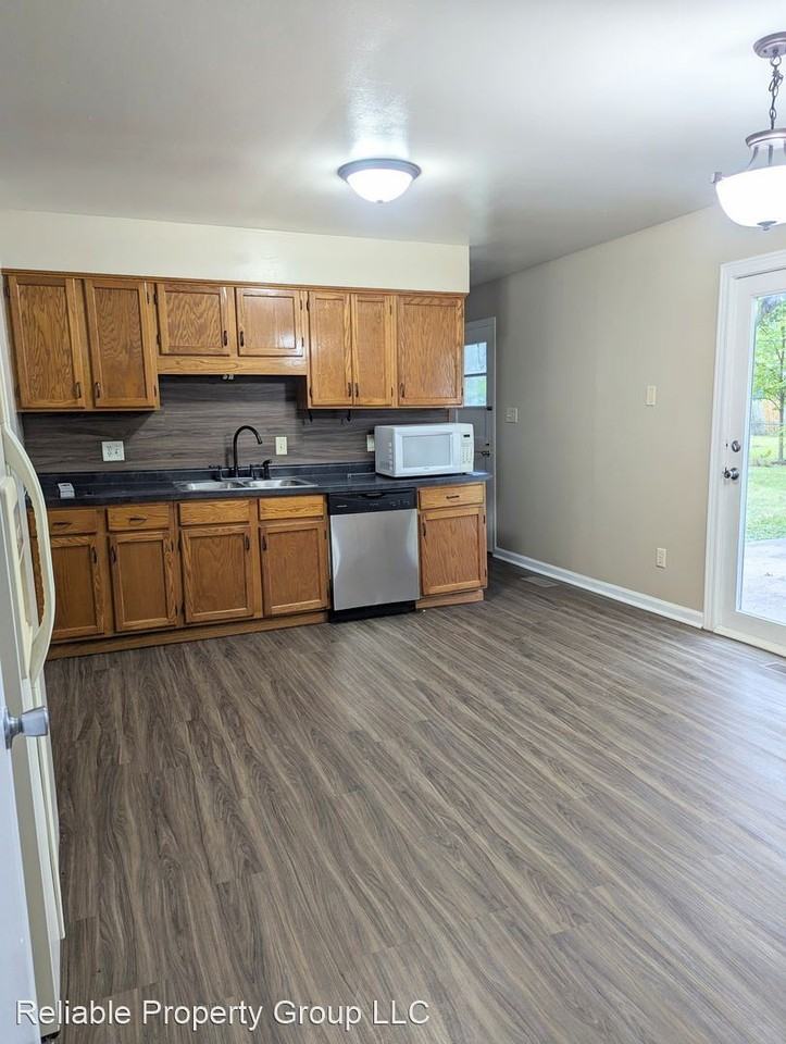 5504 Rothermere Dr - Photo 3 of 15
