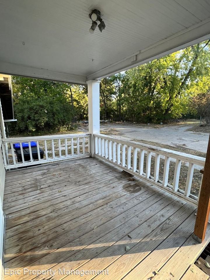 2017 Sw Van Buren St - Photo 2 of 14