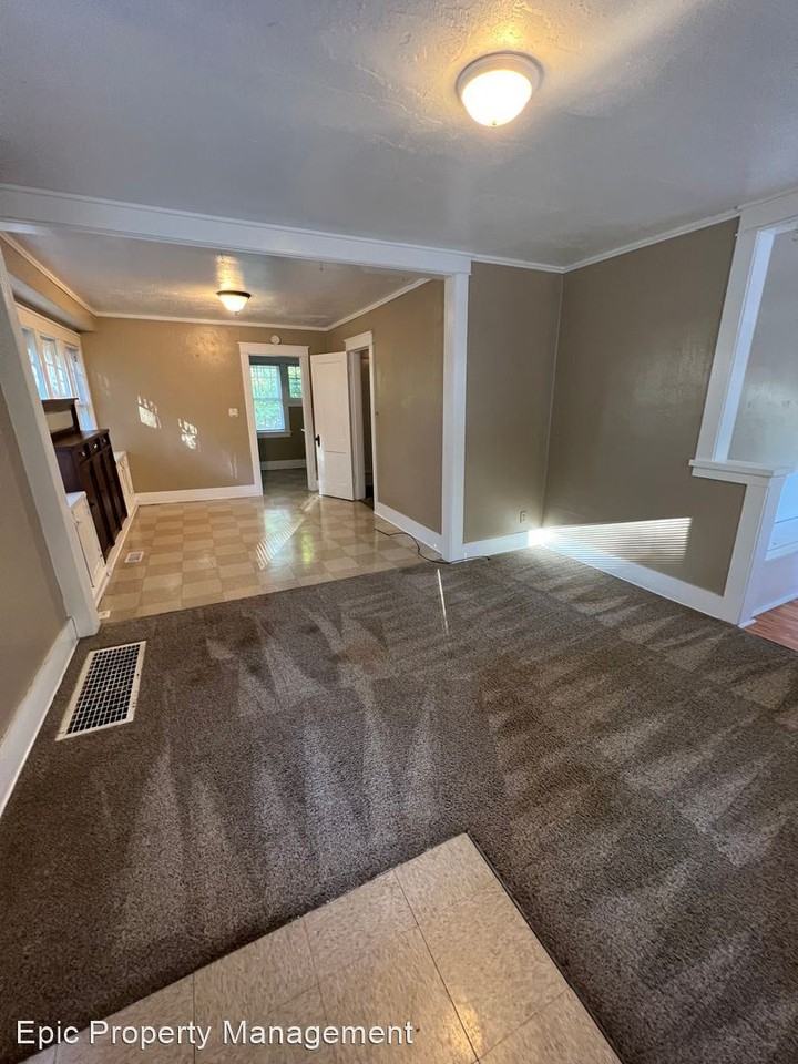 2017 Sw Van Buren St - Photo 3 of 14