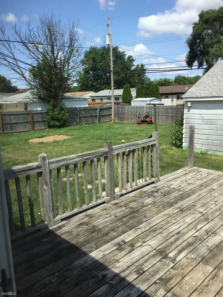 21721 Hillside Dr - Photo 2 of 30